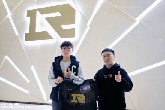 邓紫棋携手Uzi发布英雄联盟S15主题曲Sacrifice引发热潮